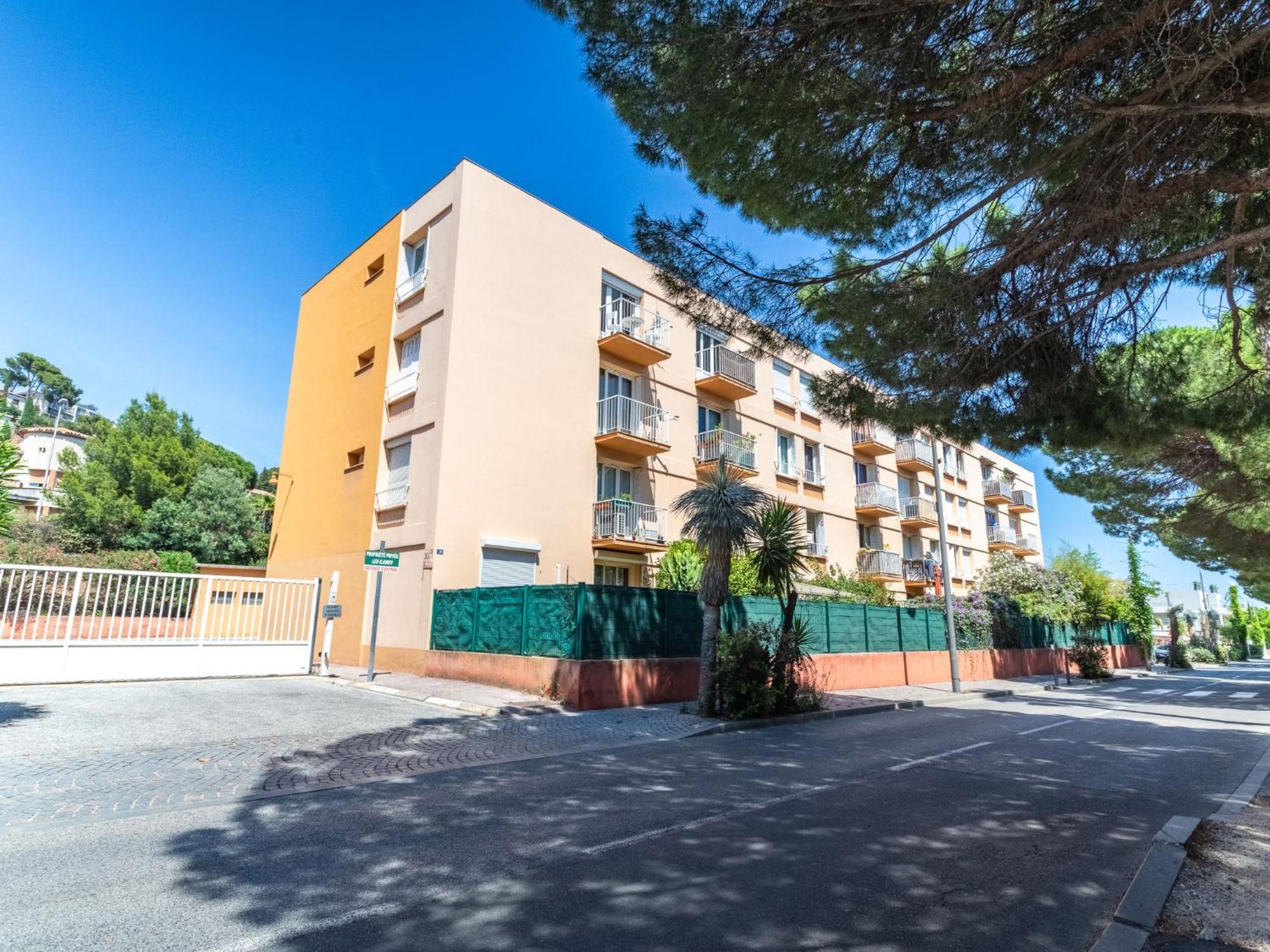 Apartment Les Ilaires By Interhome Le Lavandou Exterior foto